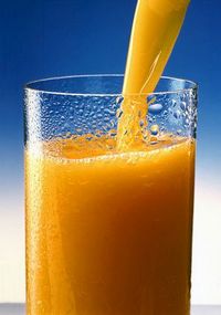 אז מה יותר בריא? כוס מיץ תפוזים או משקה דיאט תוסס?