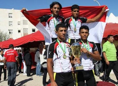 רוכבי אופניים עירקים על דוכן המנצחים באליפות ערב