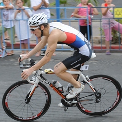 טריאתלט במקצה אופניים טריאתלון אילת